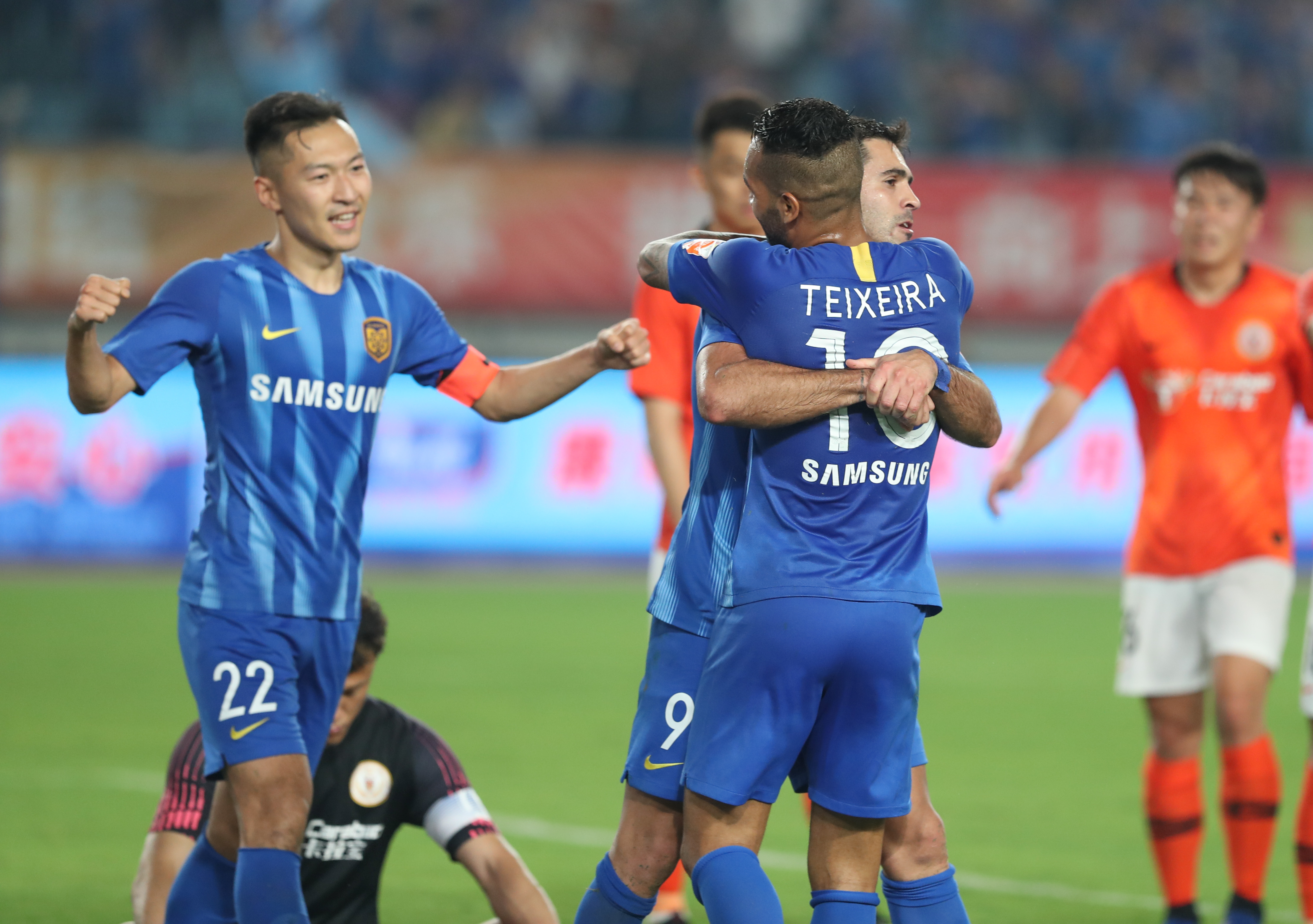 冠格局中的 冠格局中的