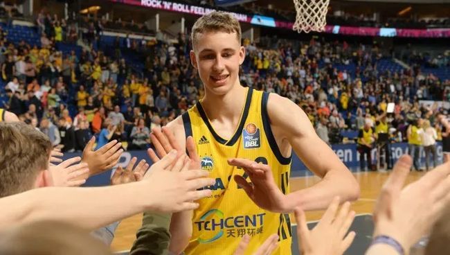 球队主教练 球队主教练