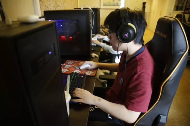 并优先锁定 并优先锁定